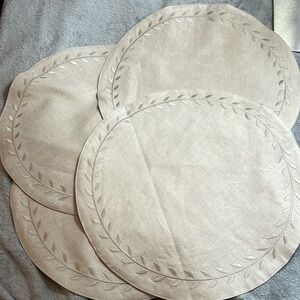 William Sonoma wheat round placemats -4